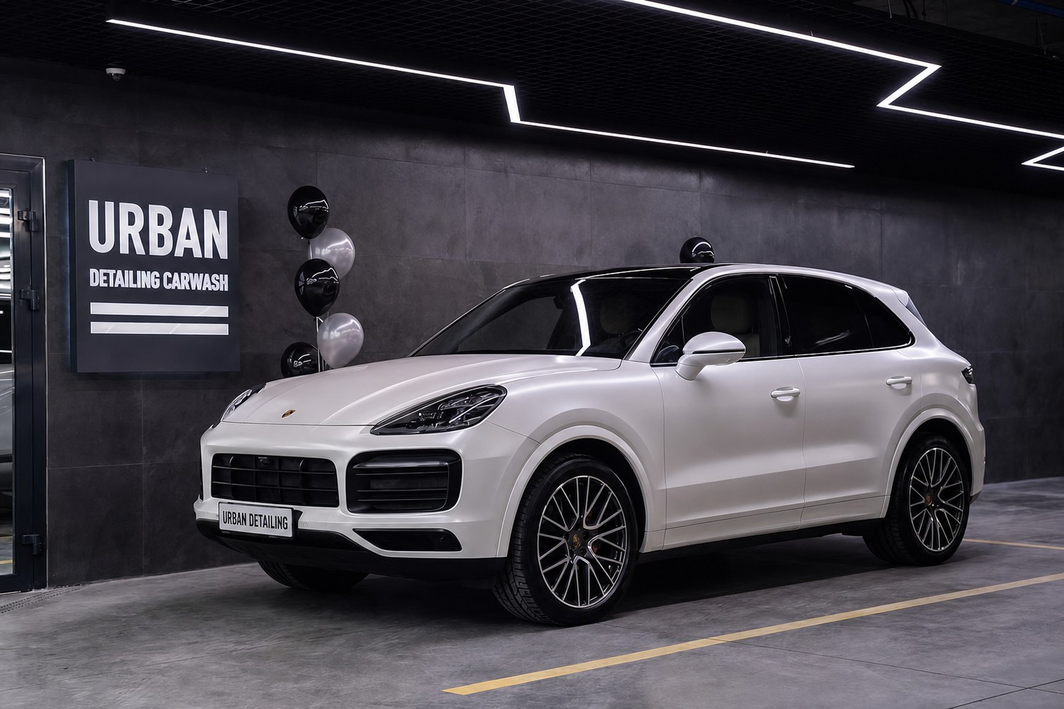 Белый Porsche в студии Urban после проверки перед выдачей