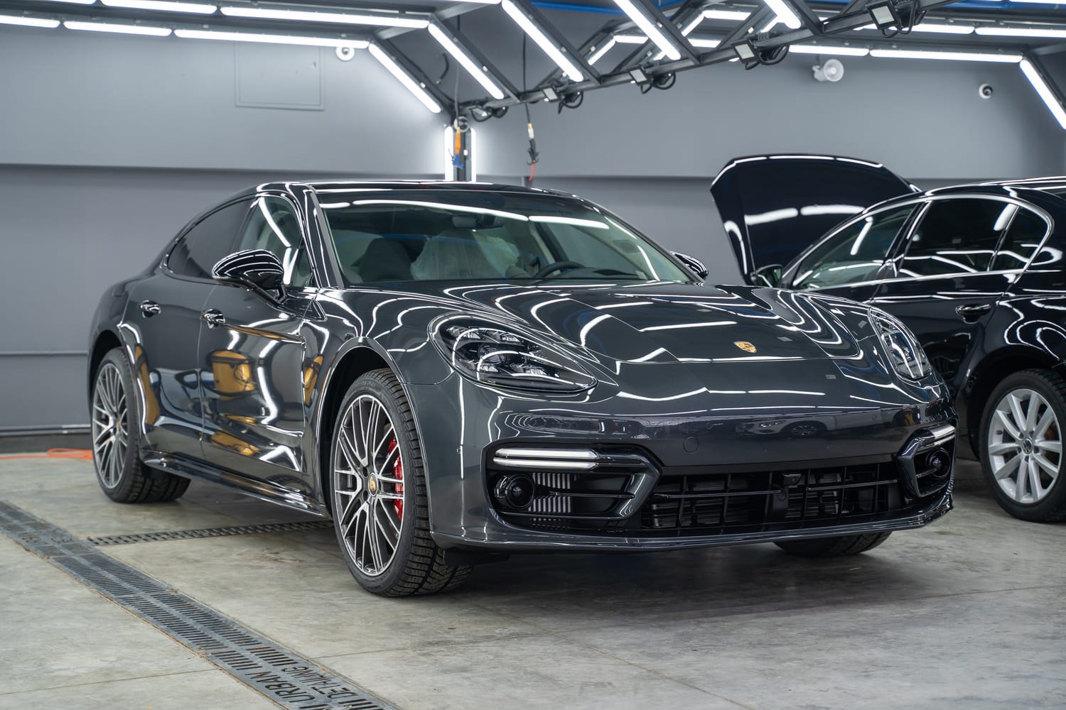 Porsche Panamera в студии Urban после бронирования кузова