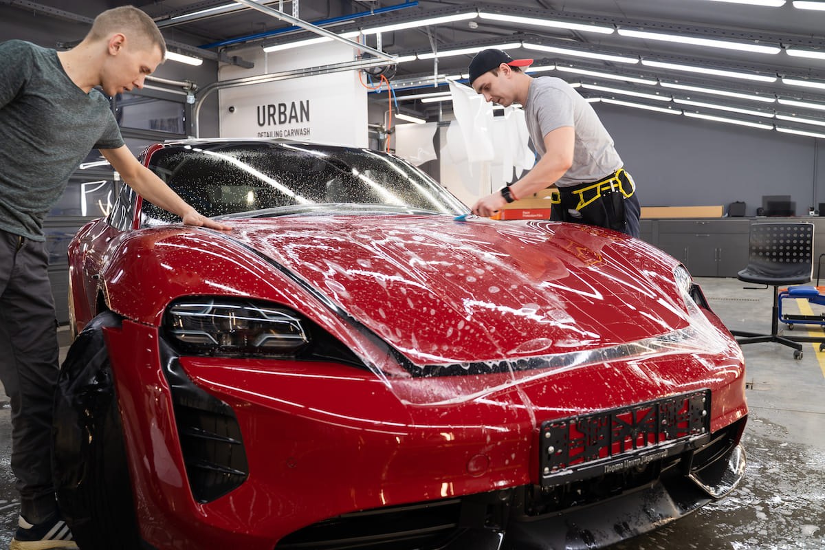 Porsche Taycan — капот